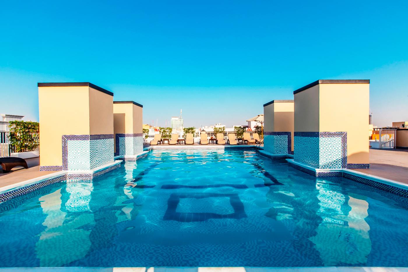 Golden-Sands-3-Hotel-Apartments-Pool-4