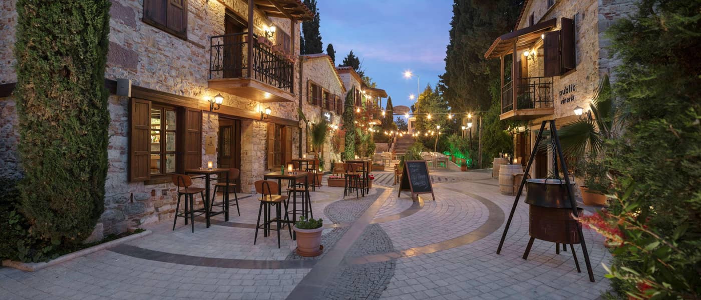 DoubleTree-by-Hilton-Kusadasi-Restaurant-8