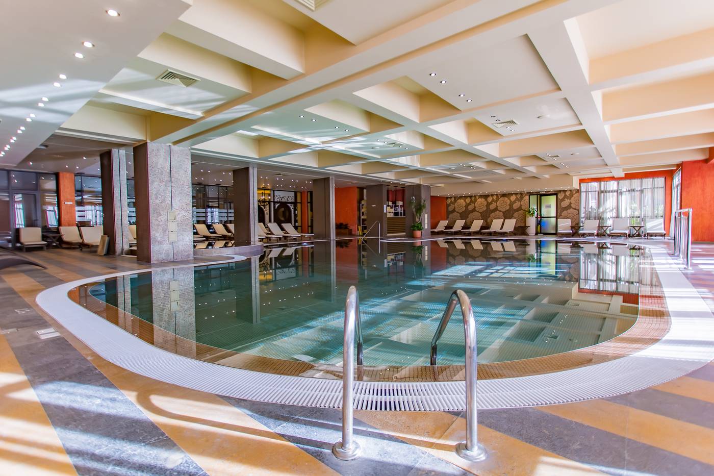 Barcelo-Royal-Beach-Pool-60