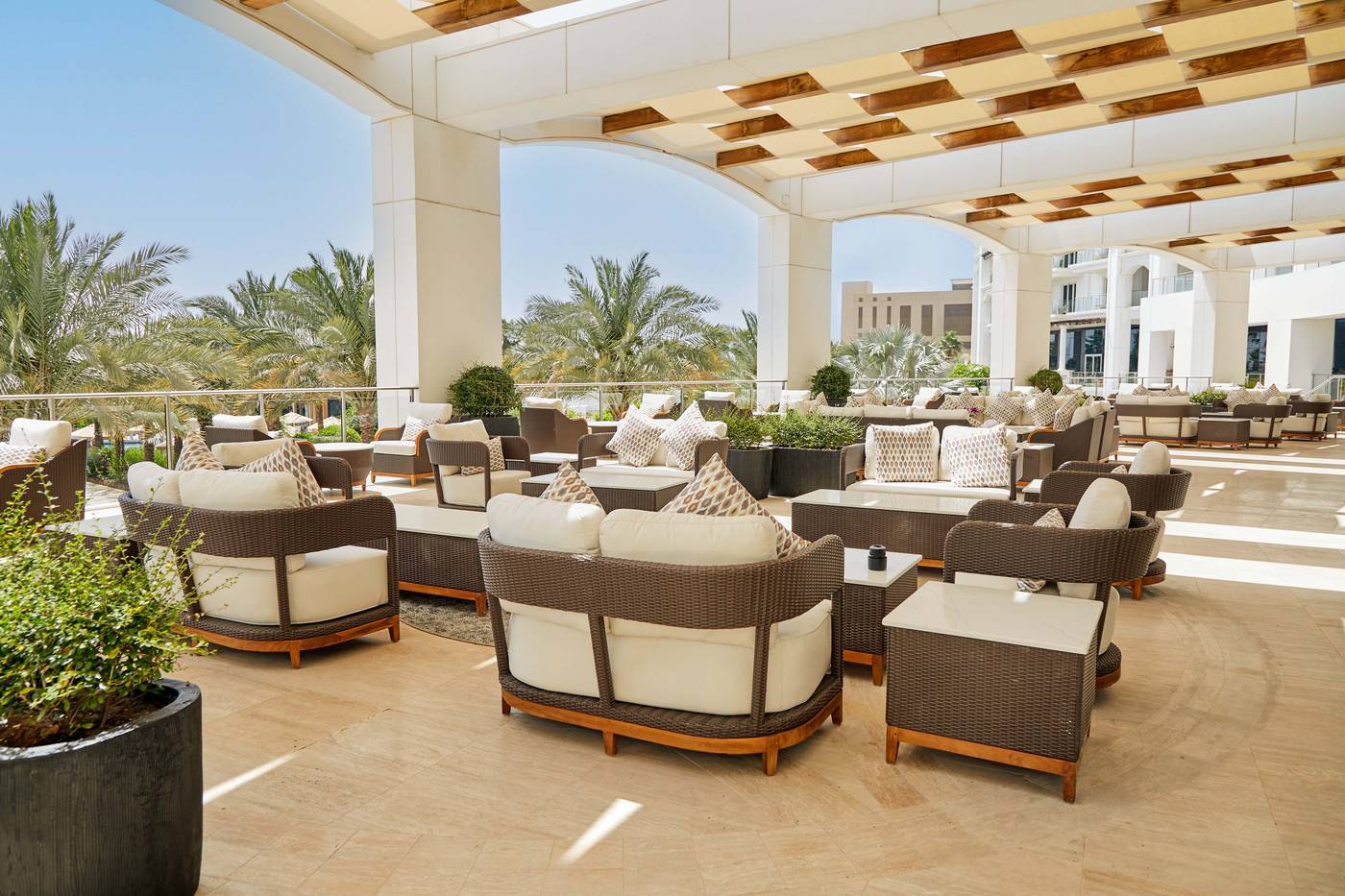 Waldorf-Astoria-Dubai-Palm-Jumeirah-Terrace-10