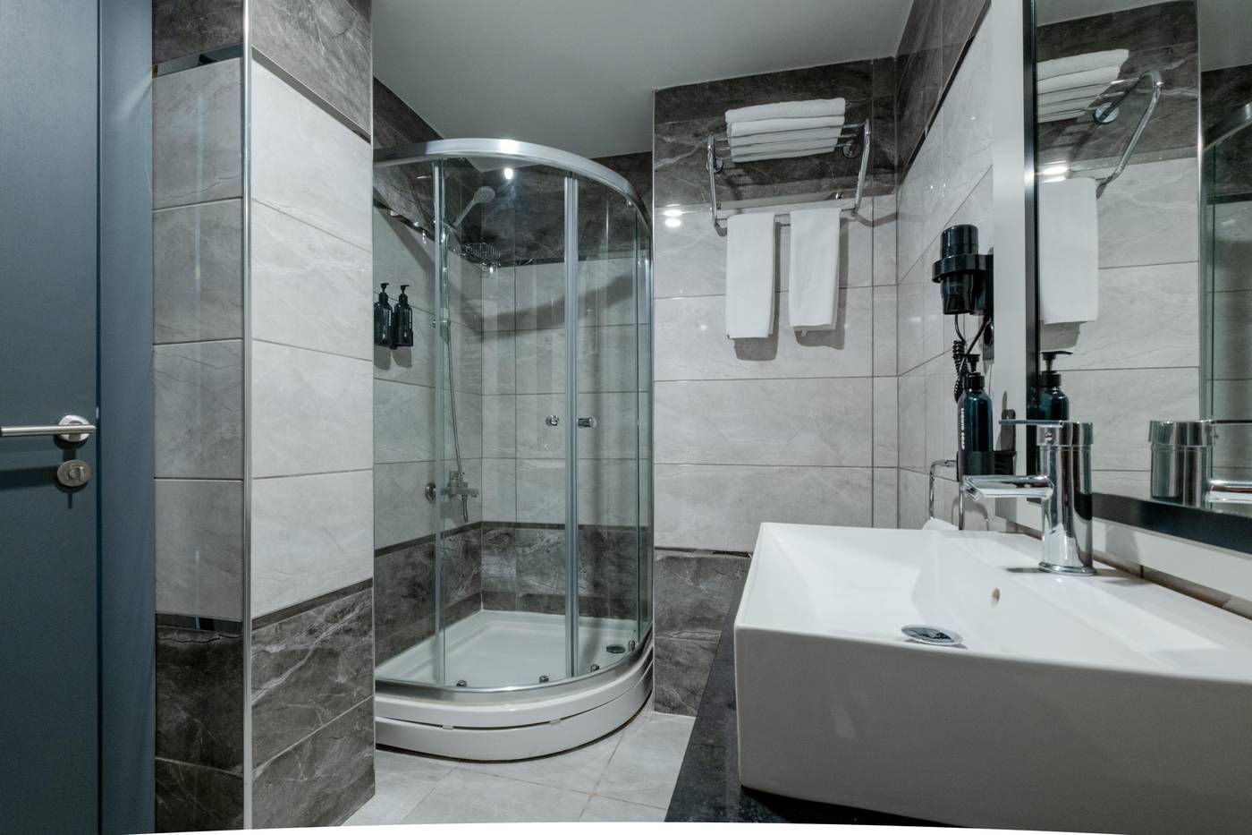 Frt-Airlines-Otel-Room-39