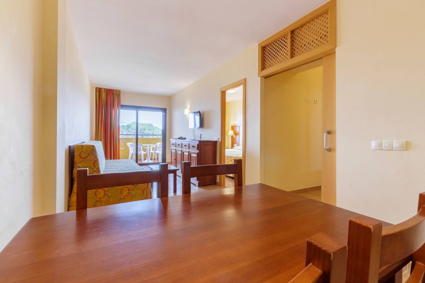 Best-Alcazar-Room-29