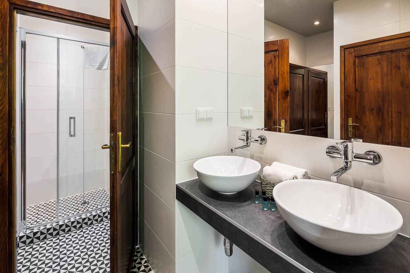 Garden-House-Apartments-Room-14