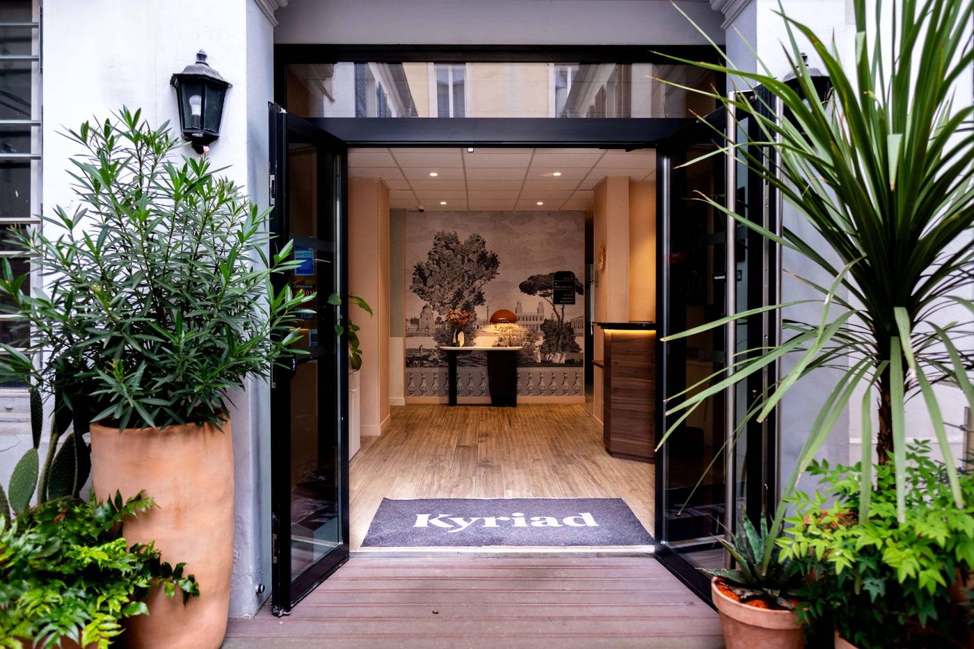 Kyriad-Par----s-10---Canal-Saint-Martin--R----publique-General-view-4