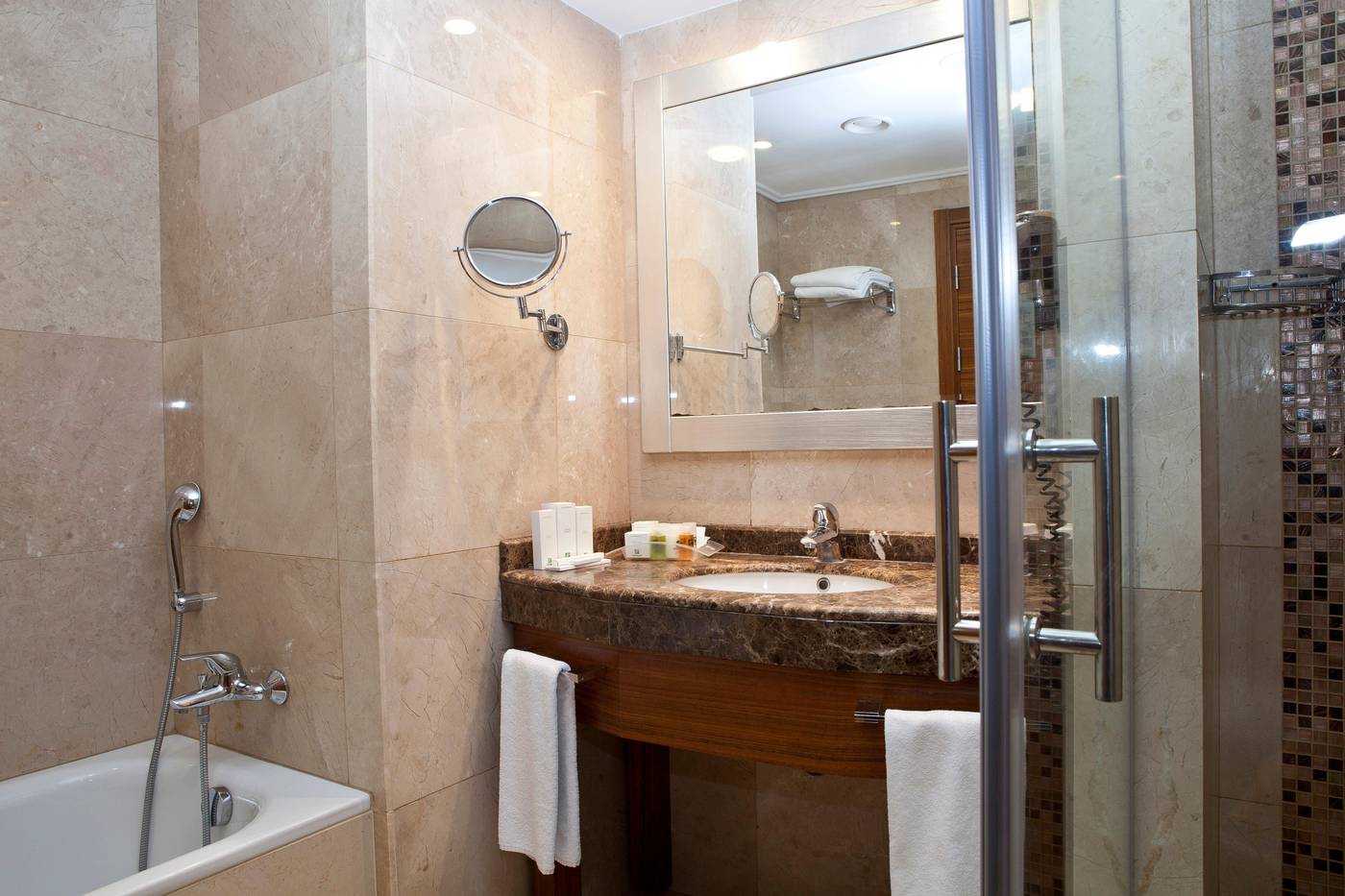 Holiday-Inn-Sisli-Room-28