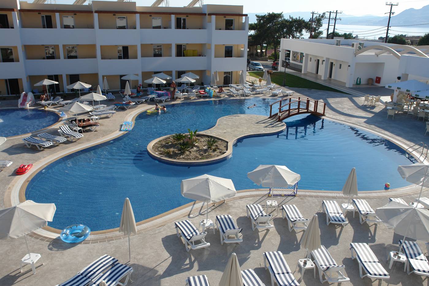 Matina-Pefkos-Aparthotel-Pool-7