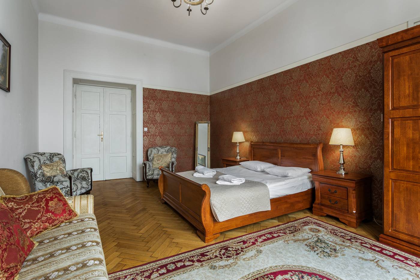 The-Spiski-Palace-Apartments-Room-14