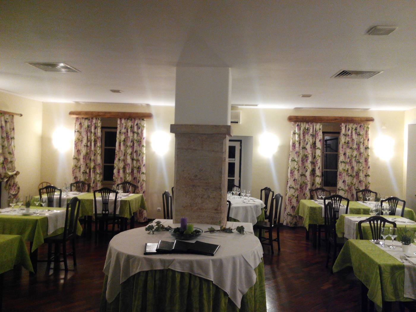 Rural-Quinta-de-Santo-Antonio-Restaurant-12