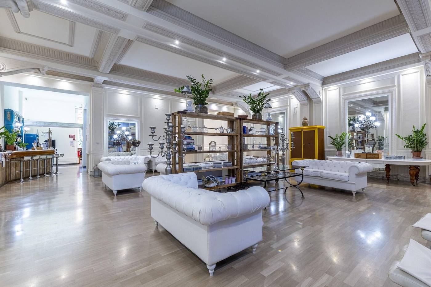 Columbia-Charming-Spa-Lobby-16