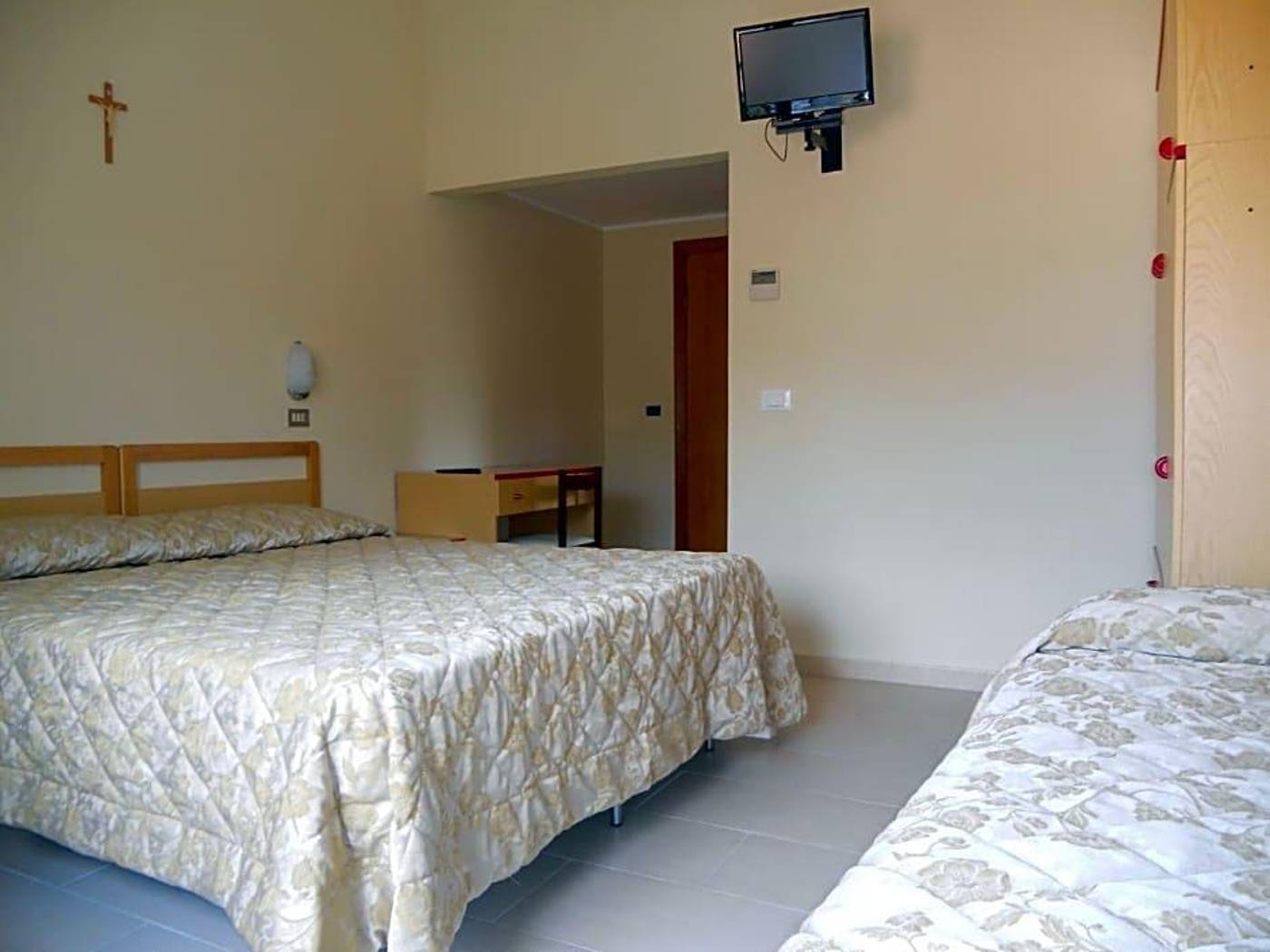 Hotel-Blurelda-Lobby-21