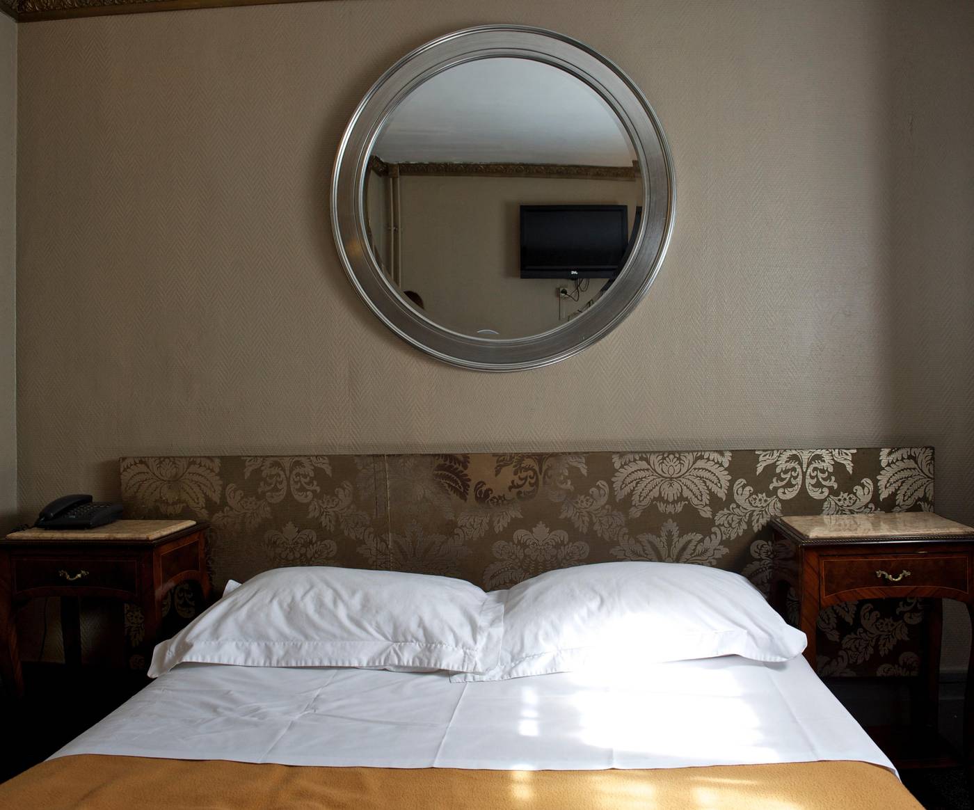 Paris-Saint-Honore-Room-3