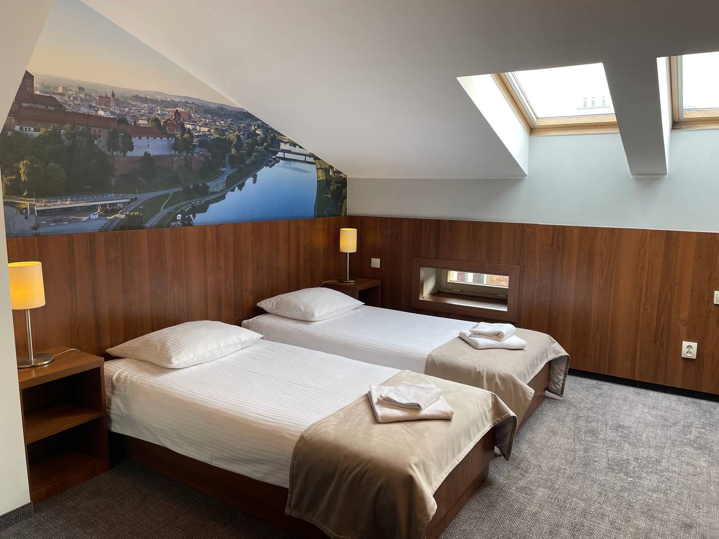 DOWNTOWN-KRAKOW-Room-6