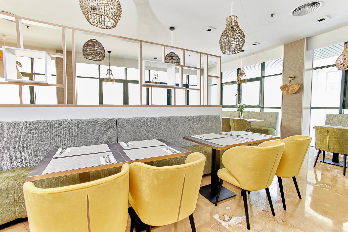 Leonardo-Hotel-Fuengirola-Costa-del-Sol-Restaurant-38