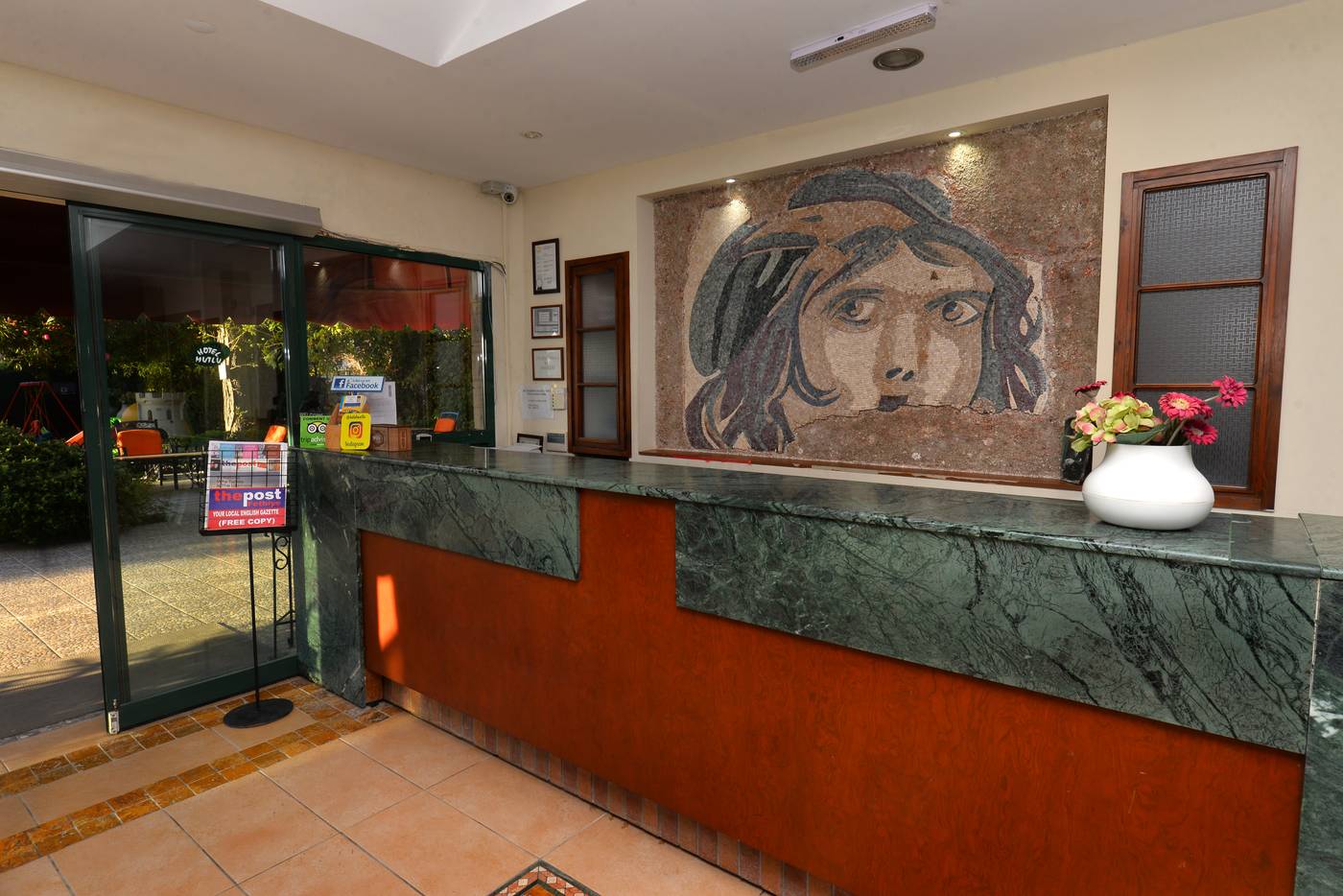 Mutlu-Beach-Lobby-33