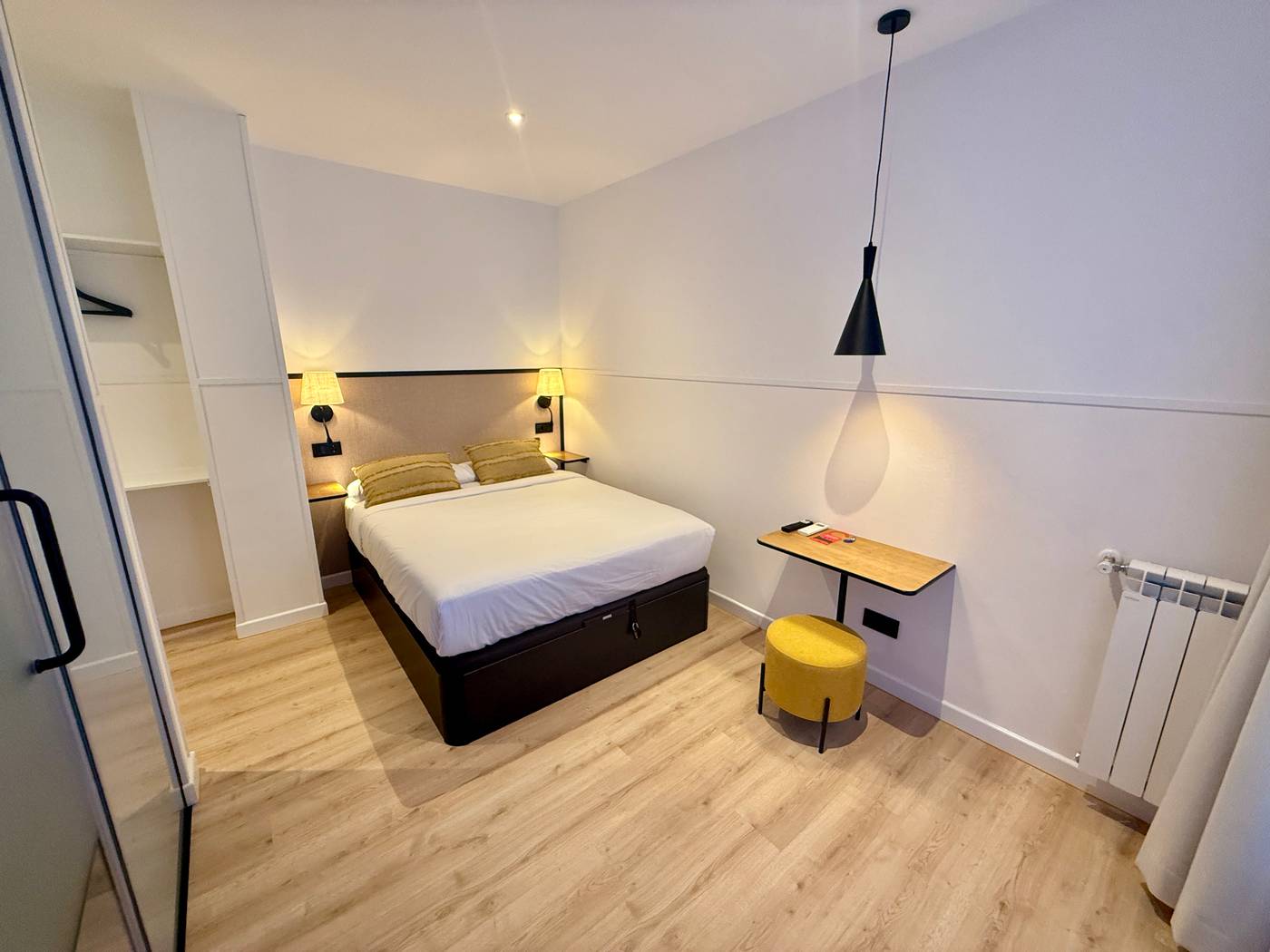 Mucho-Madrid-Room-12