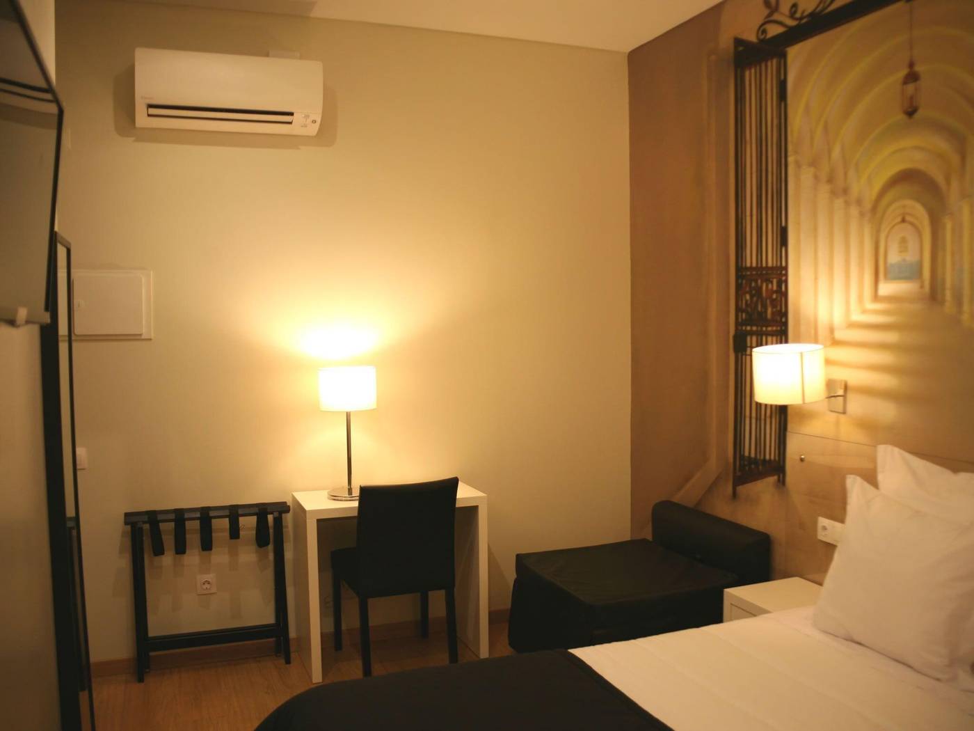 Lisbon-Style-Guesthouse-Room-21