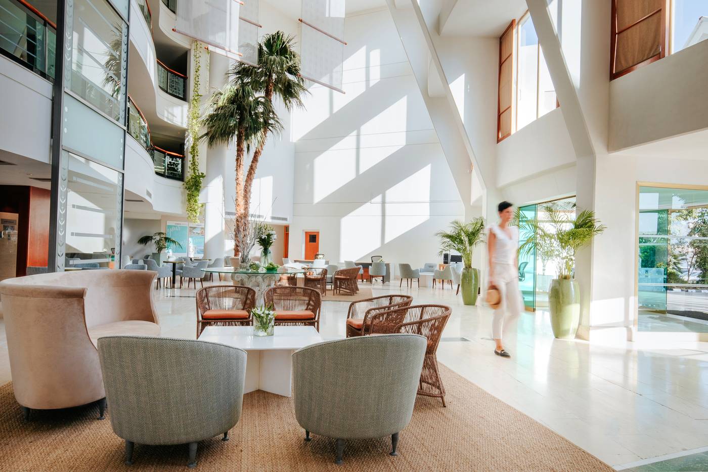 Louis-Imperial-Beach-Lobby-47