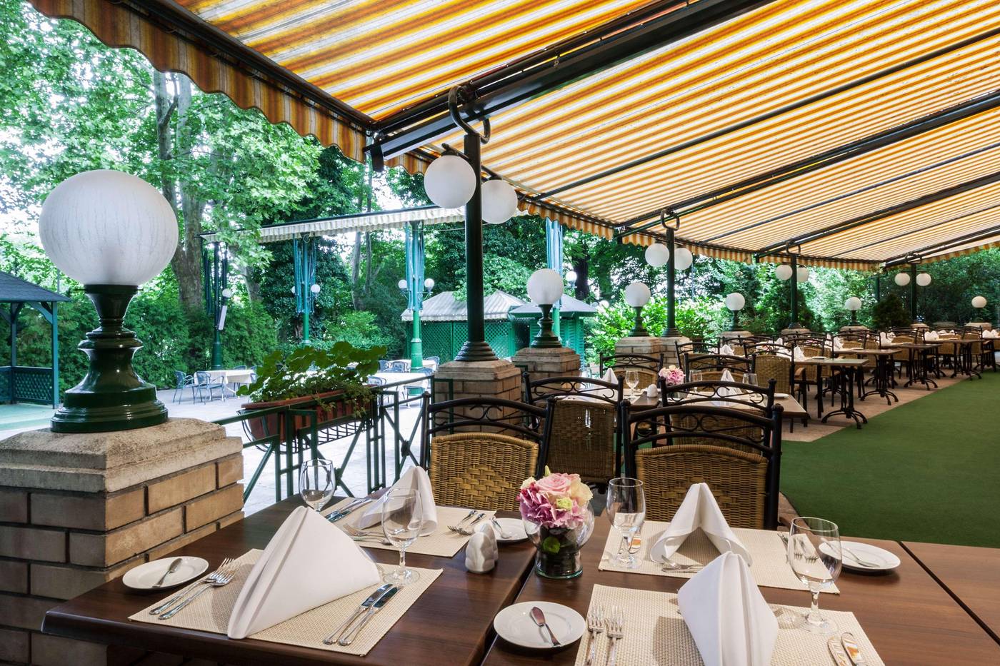 Ensana-Grand-Margaret-Island-Restaurant-30