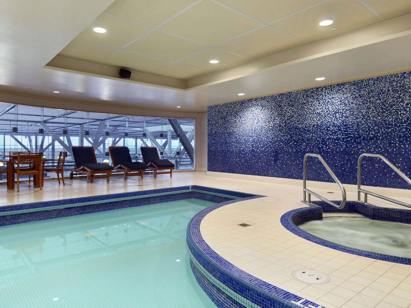 Fairmont-Vancouver-Airport-Pool-62