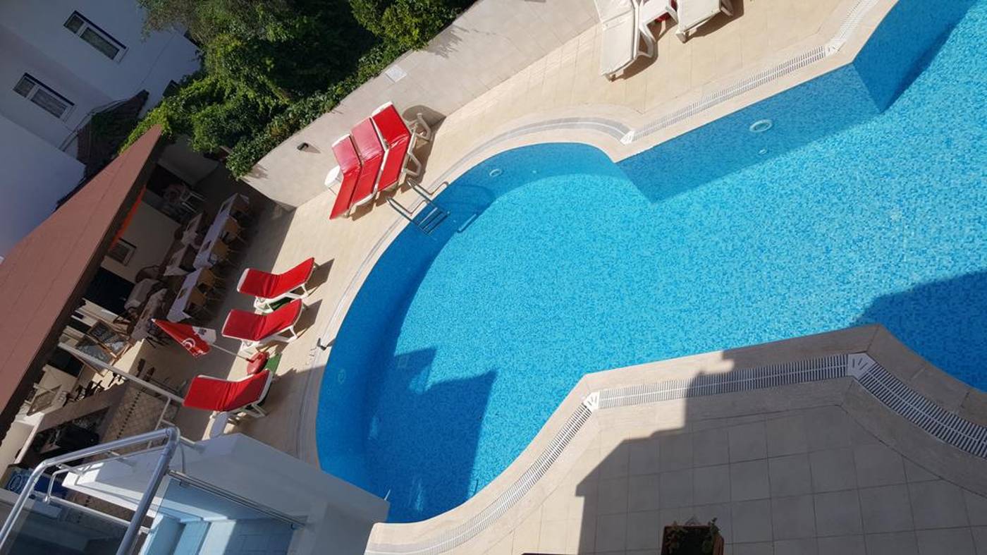 Tolan-Apartments-Pool-6