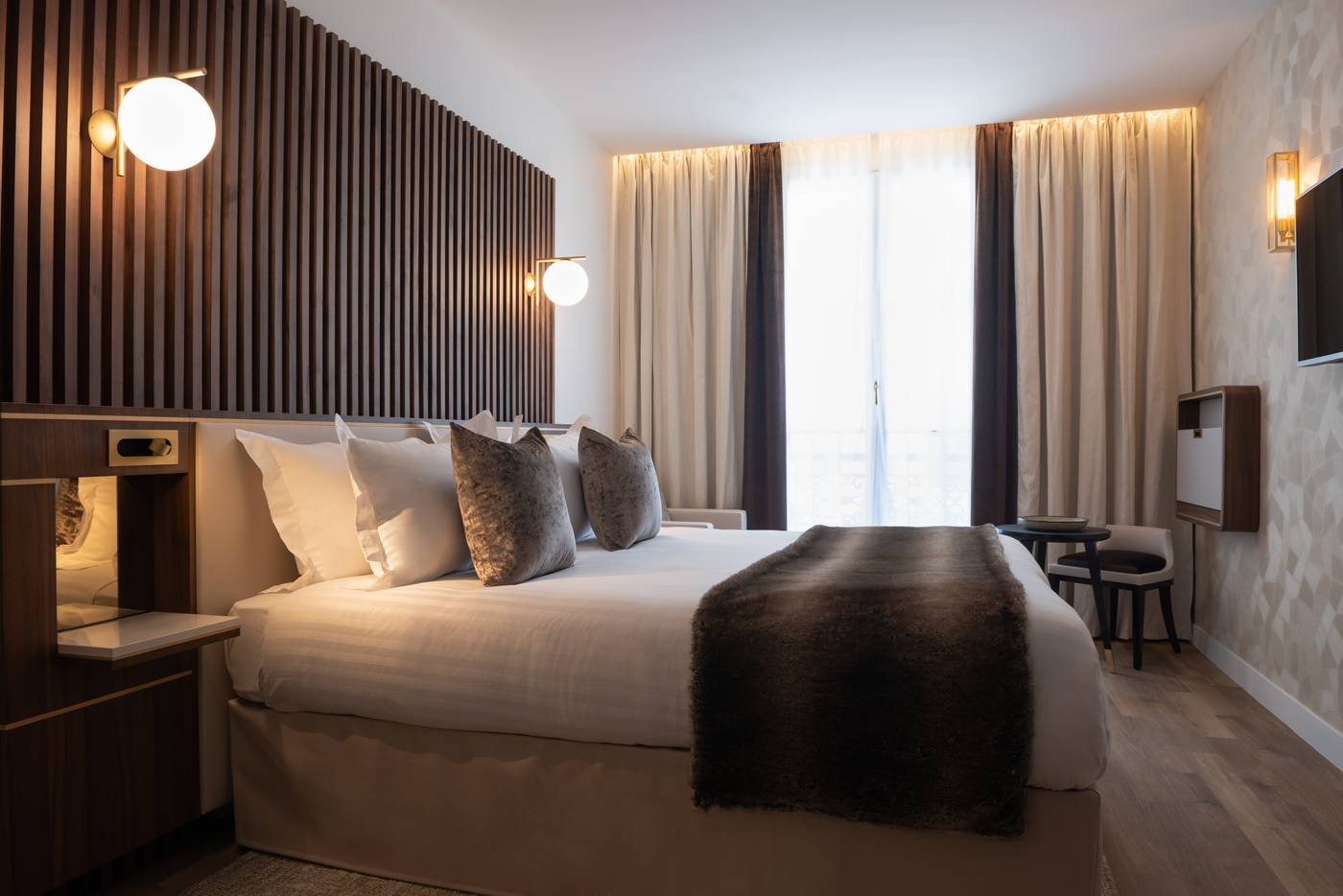 Hotel-Lord-Byron-Room-25