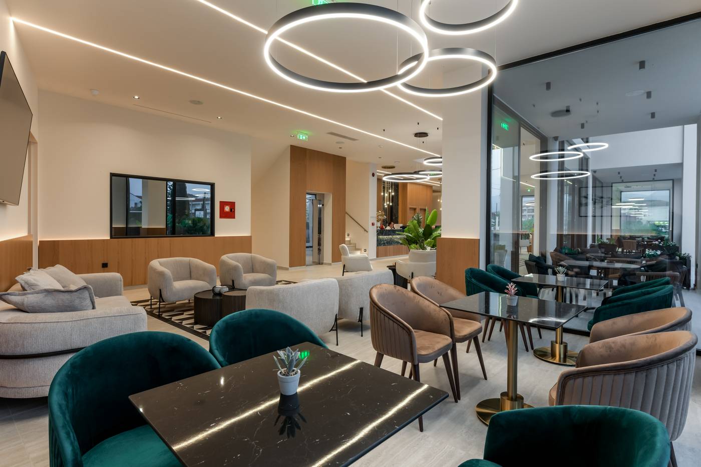 Canadian-Hotel-Lobby-52