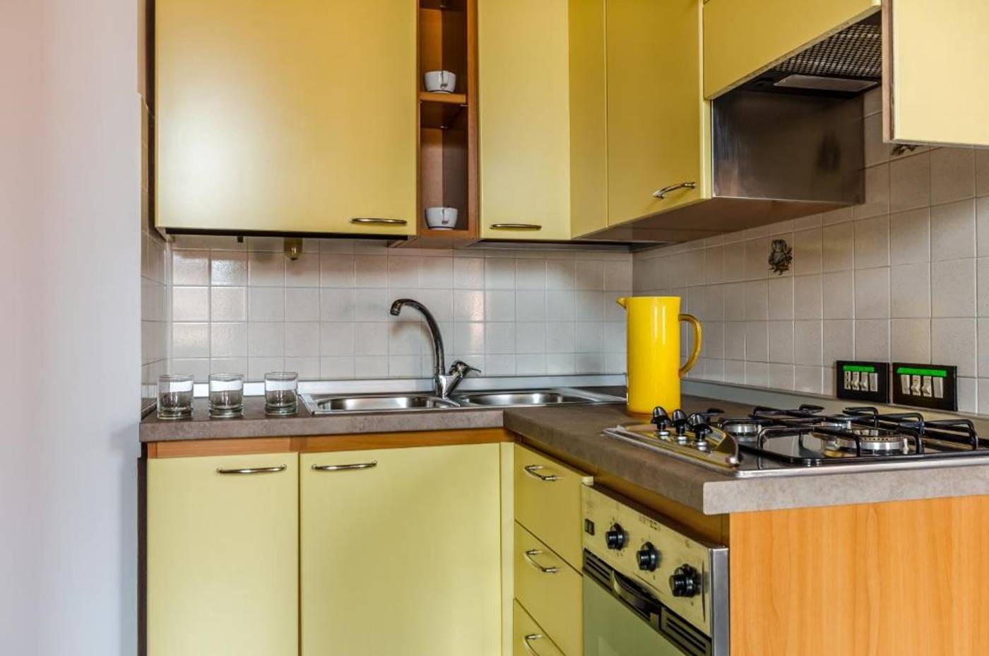 Venice-Apartments-Room-8