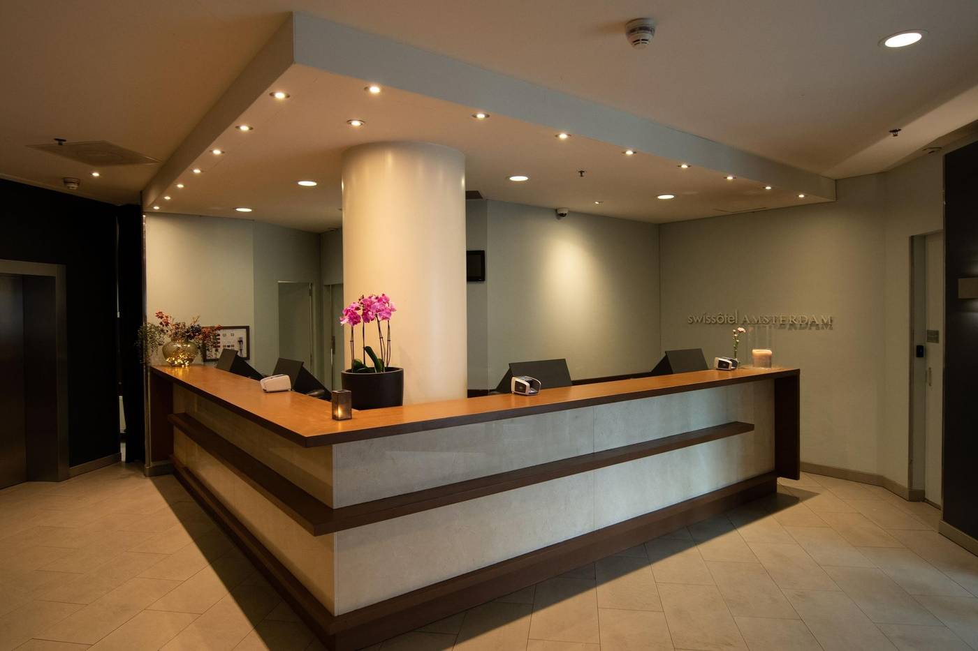 Swissotel-Amsterdam-Lobby-7