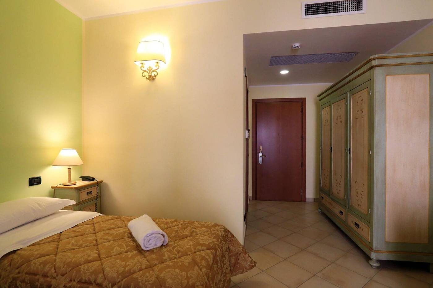 Hotel-L-Aquila-Room-16