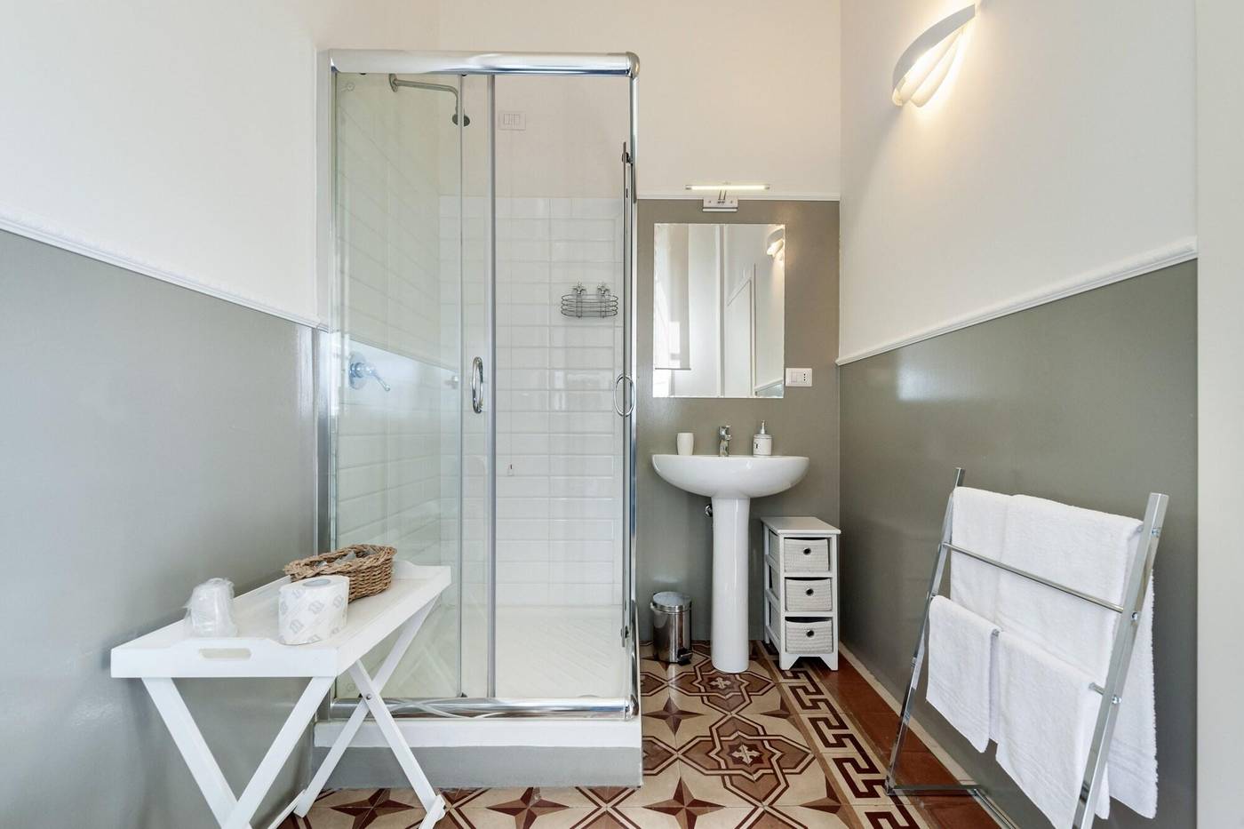 Lucca-In-Villa-Lucrezia-Room-19