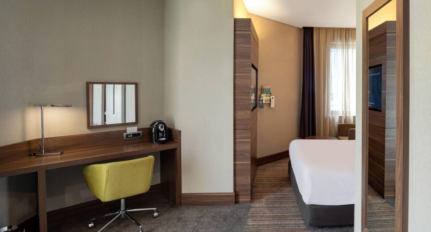 Holiday-Inn-Istanbul-Kadikoy-Room-27
