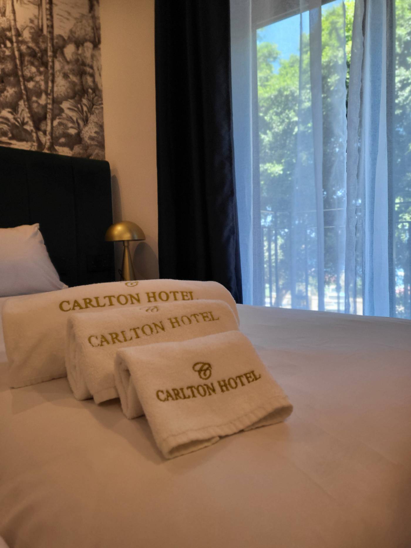 Carlton-Hotel-Room-28