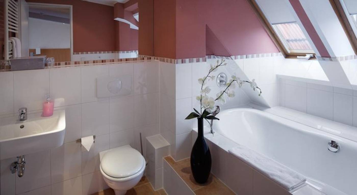 Air-in-Berlin-Hotel-Room-20