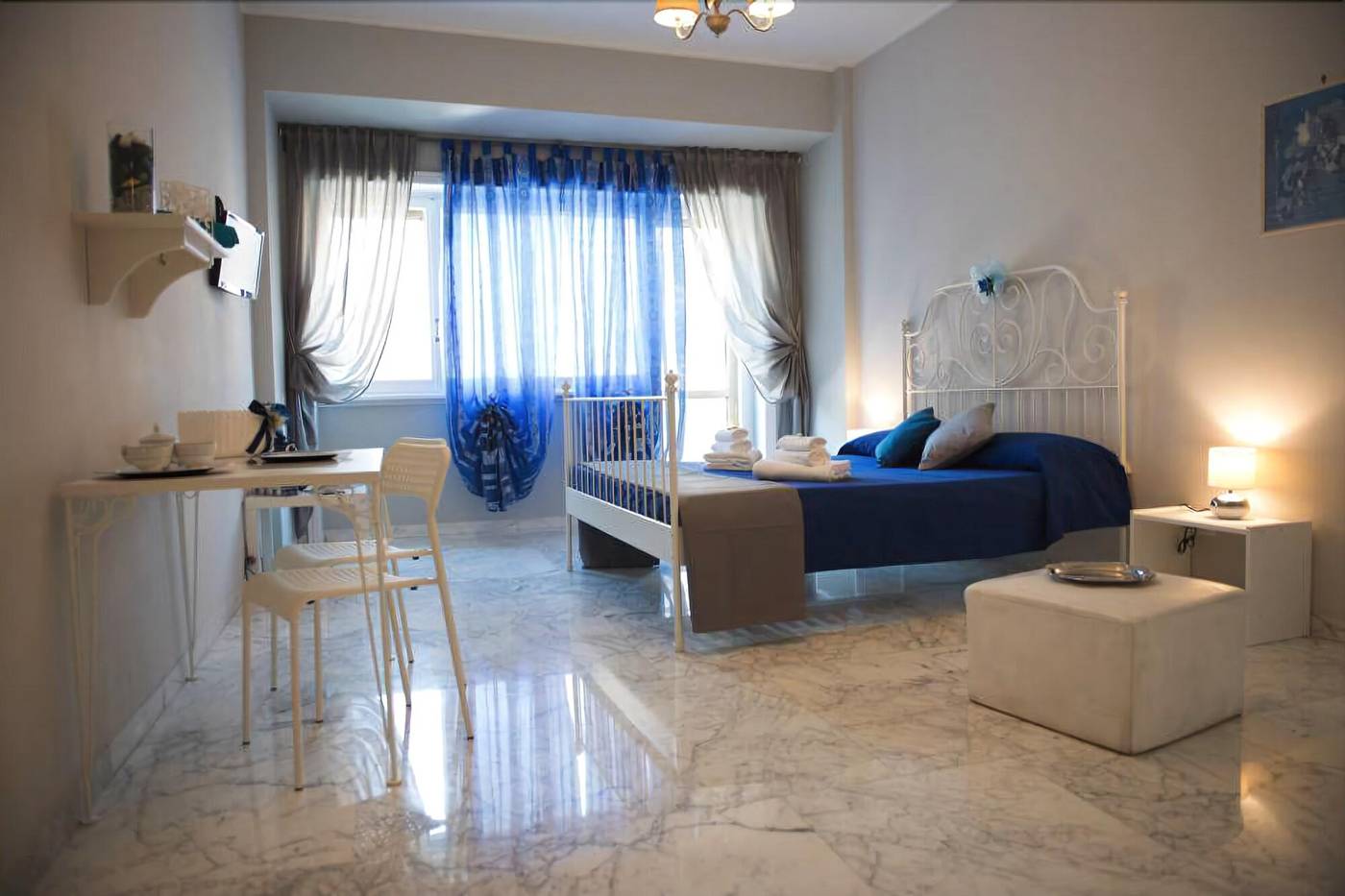 Authentic-Sweet-Home-Room-14