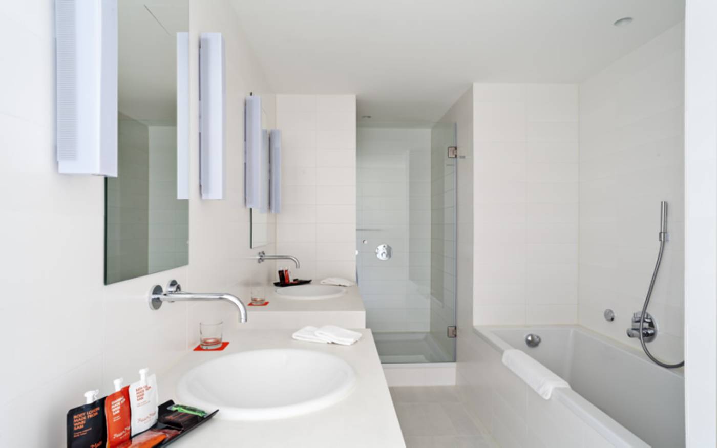 Room-Mate-Aitana-Room-52