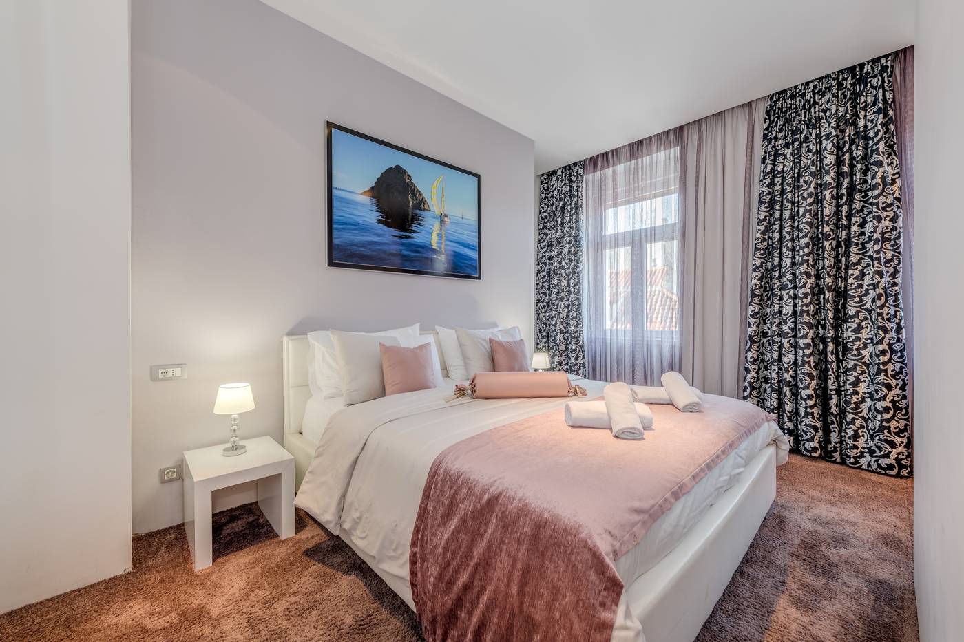 Starlight-Luxury-Rooms-Room-3