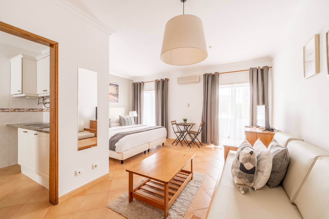 Oasis-Beach-Room-11