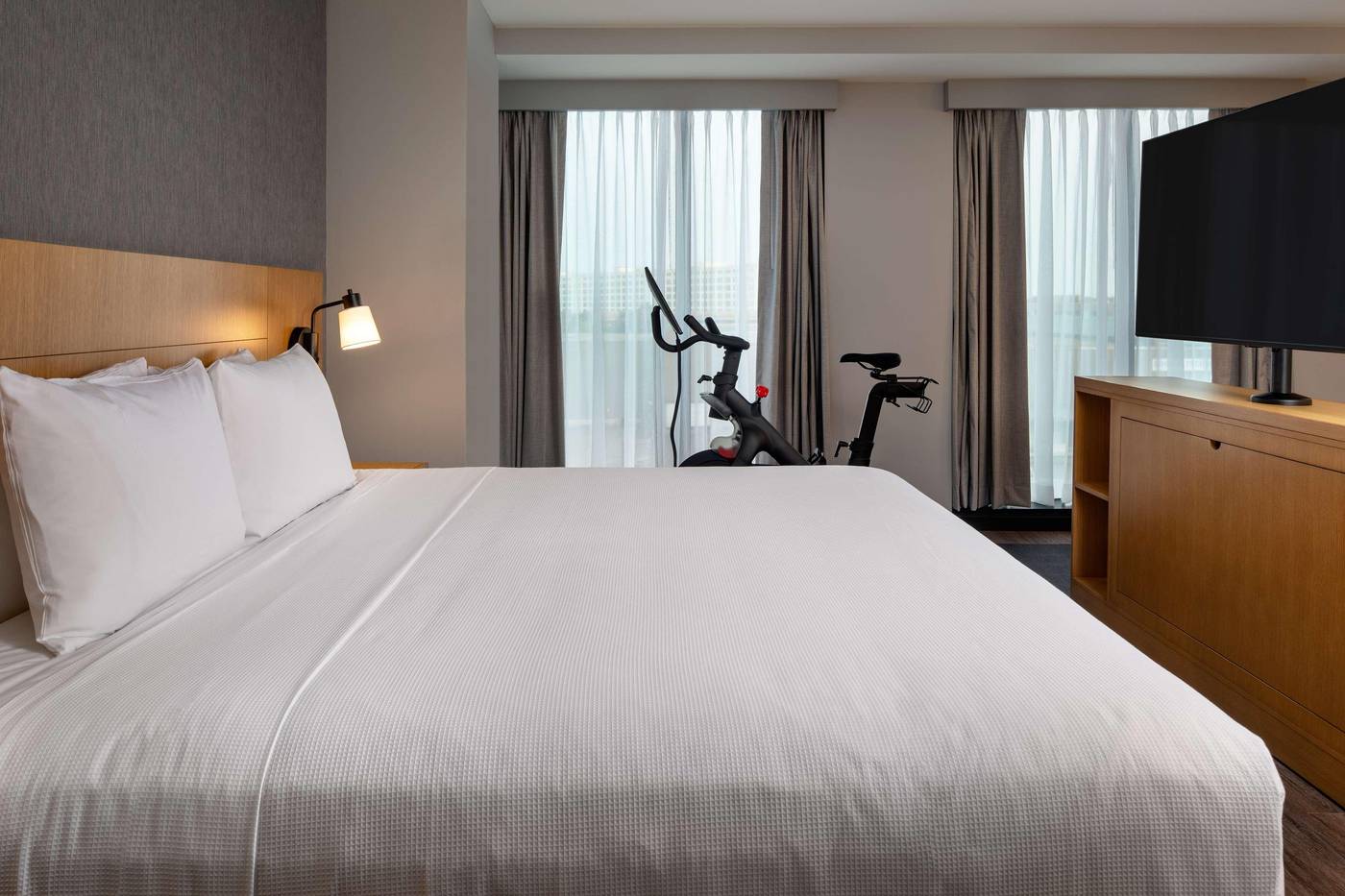 Hyatt-Place-Boston-seaport-district-Room-35