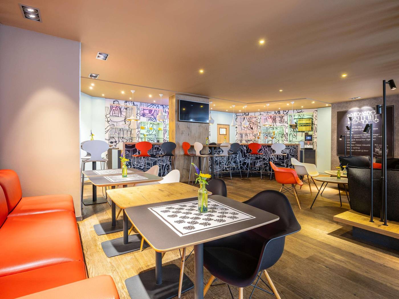 ibis-Brussels-City-Centre-Bar-15