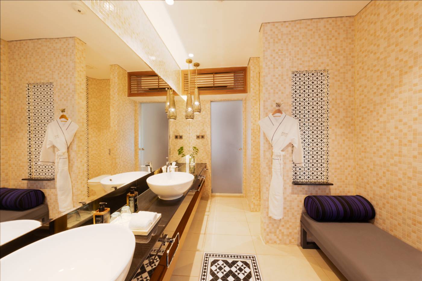 Mercure Maldives Kooddoo Resort 17.09