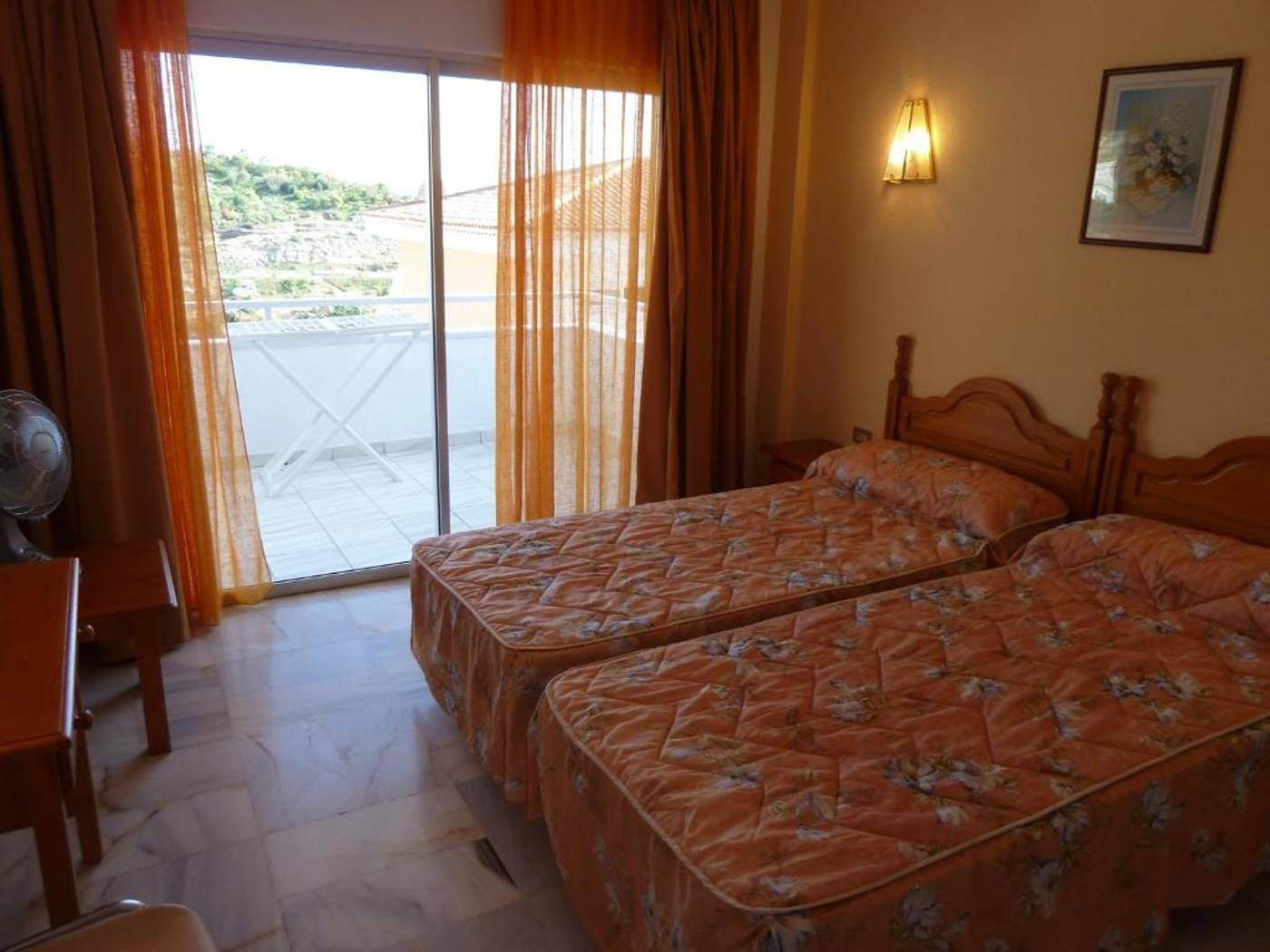 Florida-Park-Club-Room-9