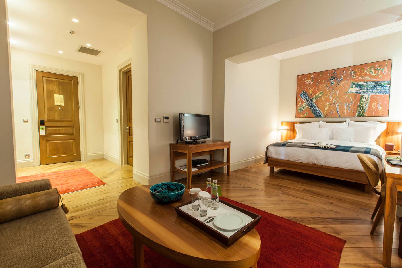 Tomtom-Suites-Room-5