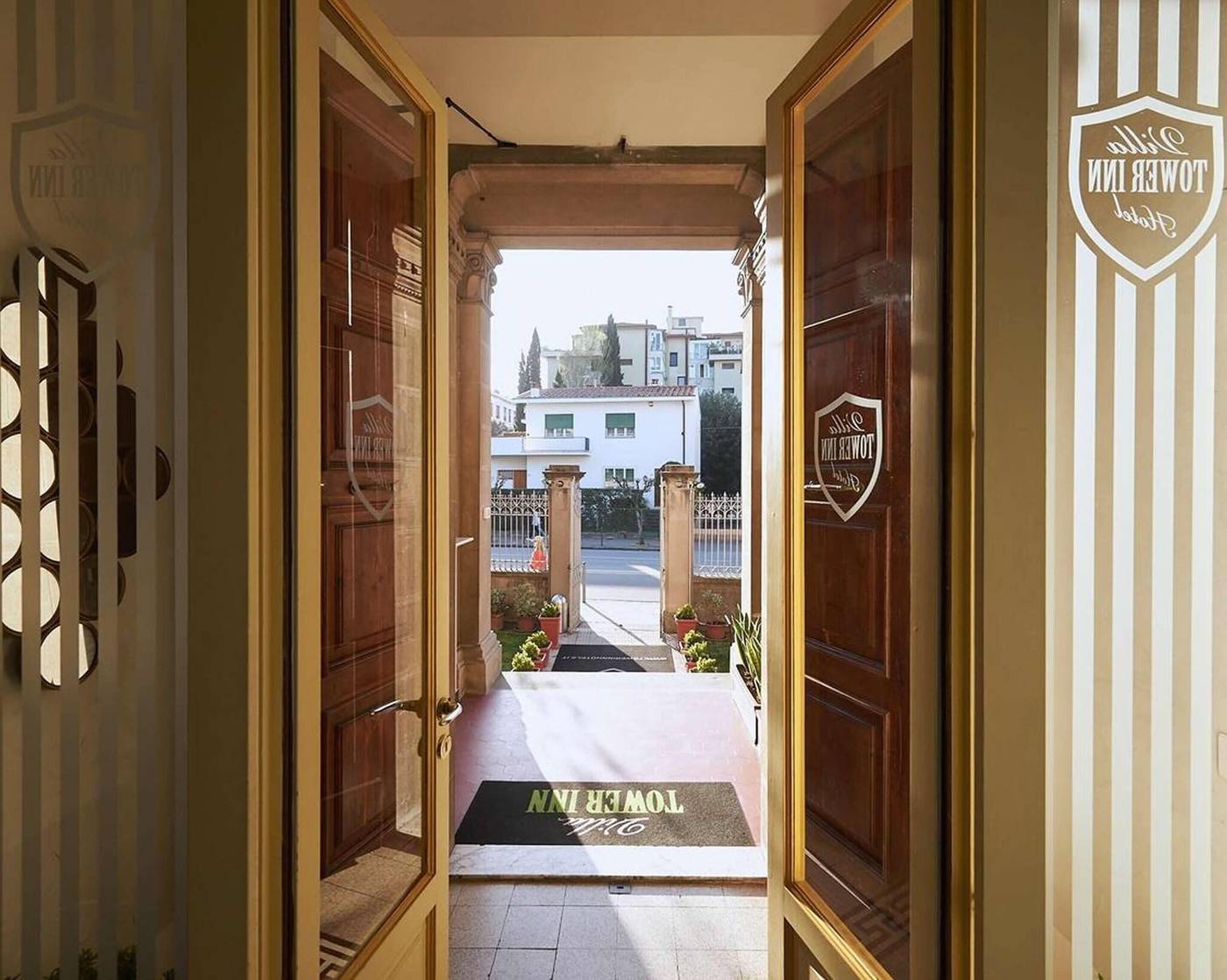 Villa-Tower-Inn-Pisa-Lobby-1