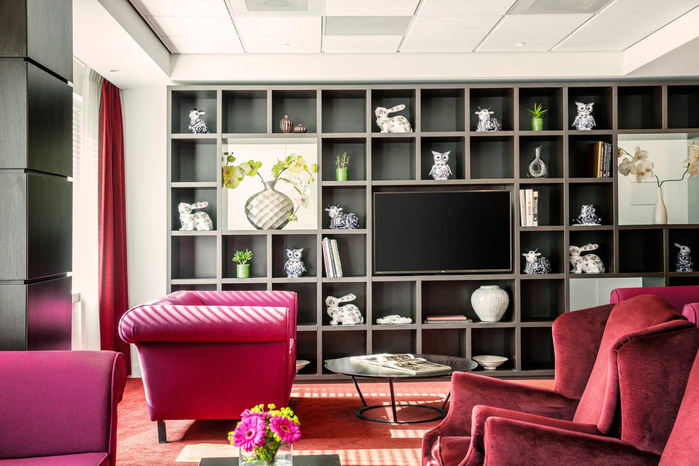 Holiday-Inn-Express-Amsterdam---Sloterdijk-Station-Lobby-5