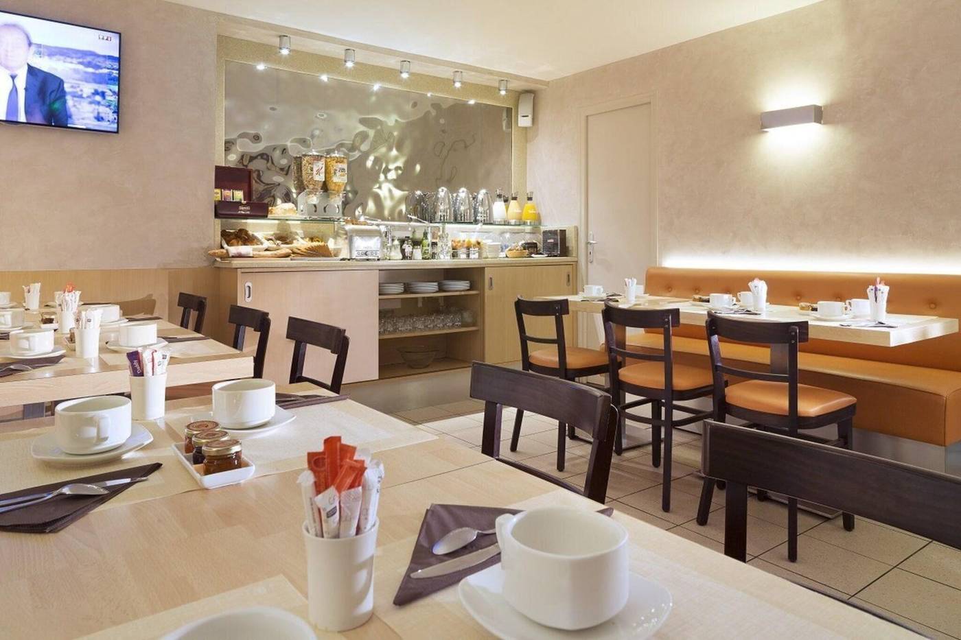 Europe-Tour-Eiffel-Restaurant-38