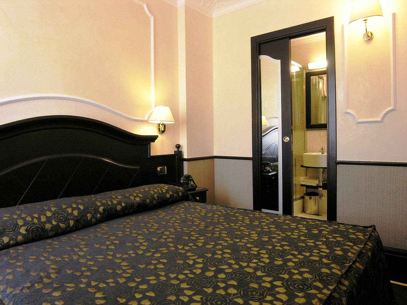 Best-Roma-Room-17