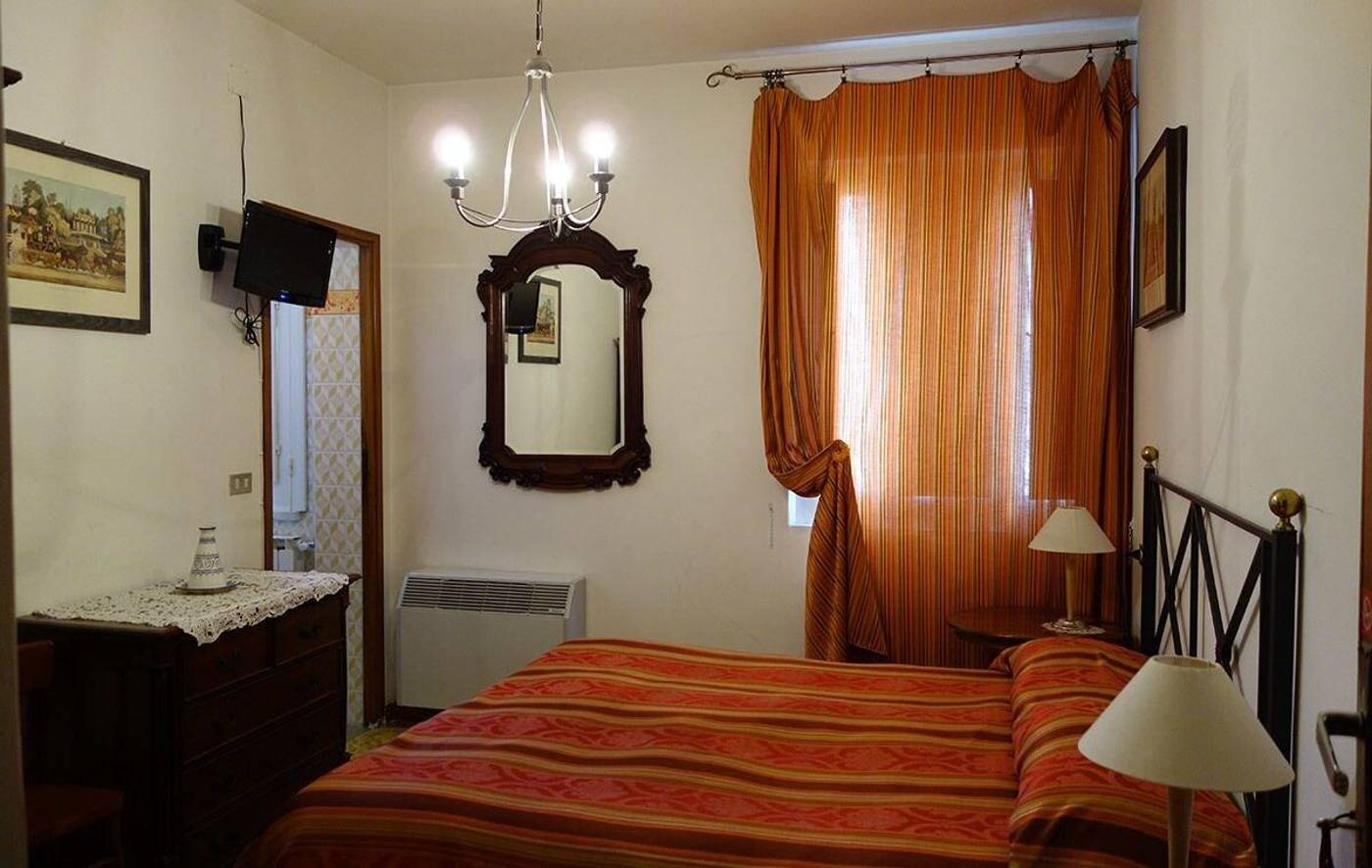 Hotel-Roma---Scanno-Room-20