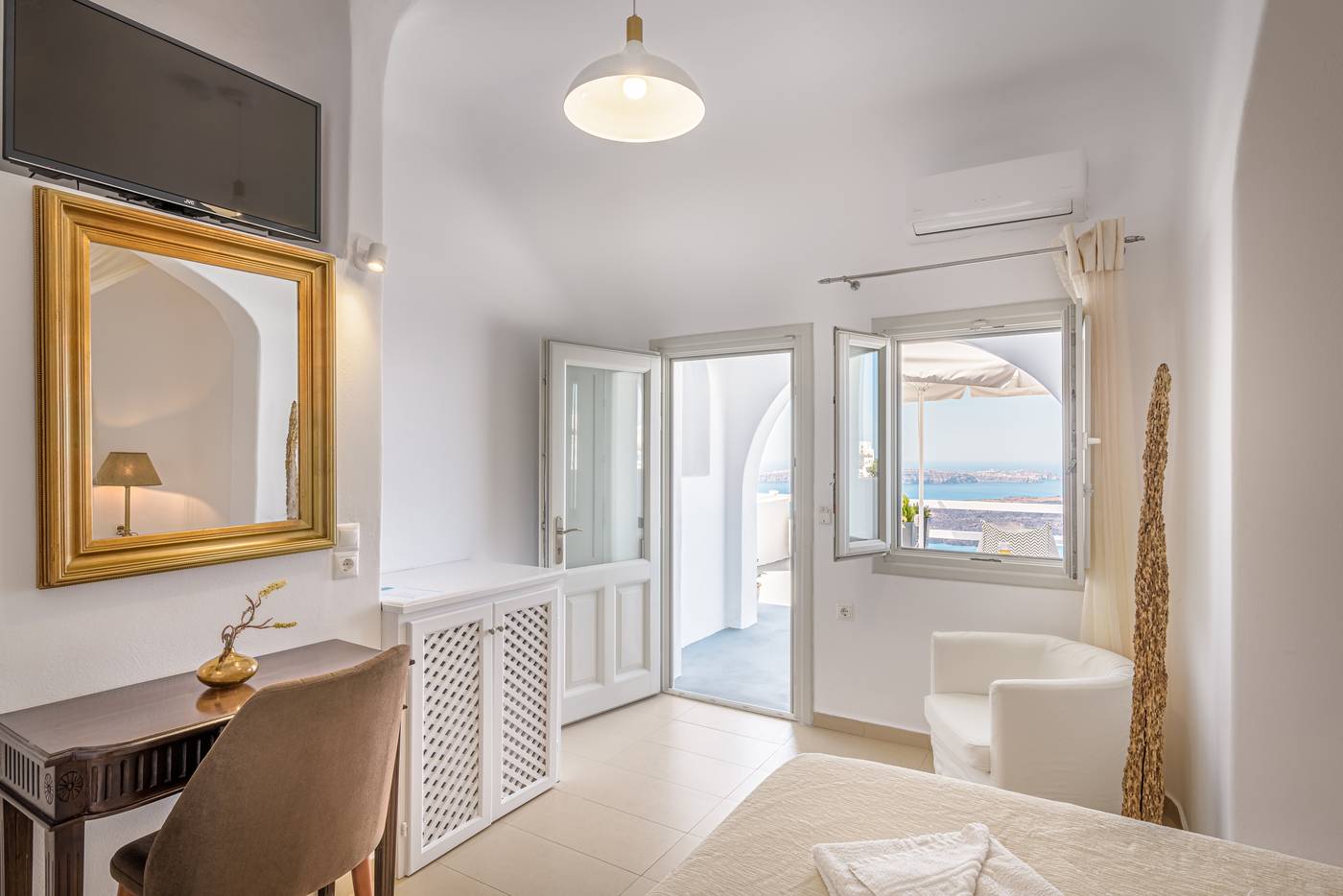 Avianto-Luxury-Suites-Room-4