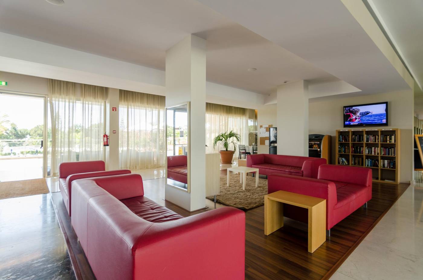 Alfagar-2-Aparthotel-Lobby-68