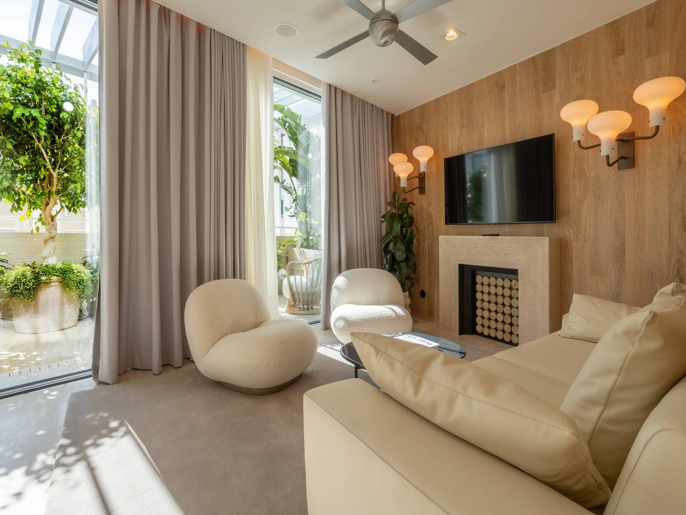 Browns-Avenue-Hotel-Room-7